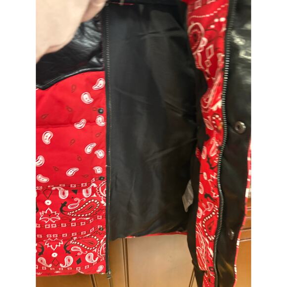 NWT Levis Mens Puffer Vest Red Bandana Faux Leather Sherpa Collar Western Size M - Picture 4 of 12